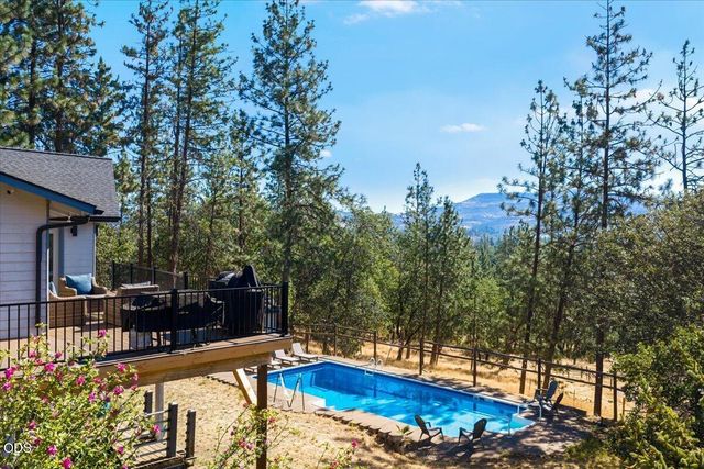 657 Greenleaf Drive, Eagle Point, OR 97524