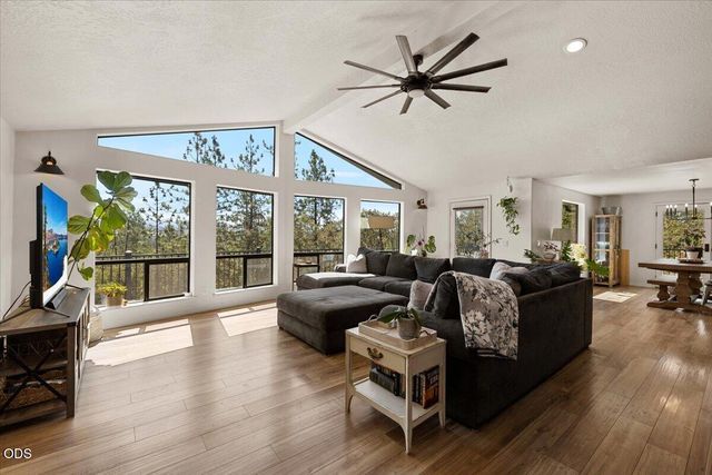 657 Greenleaf Drive, Eagle Point, OR 97524