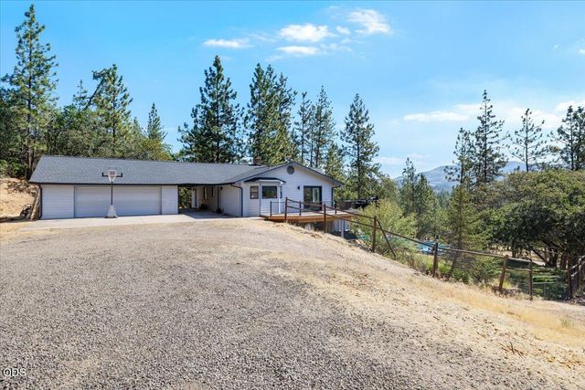 657 Greenleaf Drive, Eagle Point, OR 97524