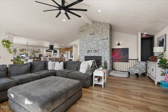 657 Greenleaf Drive, Eagle Point, OR 97524