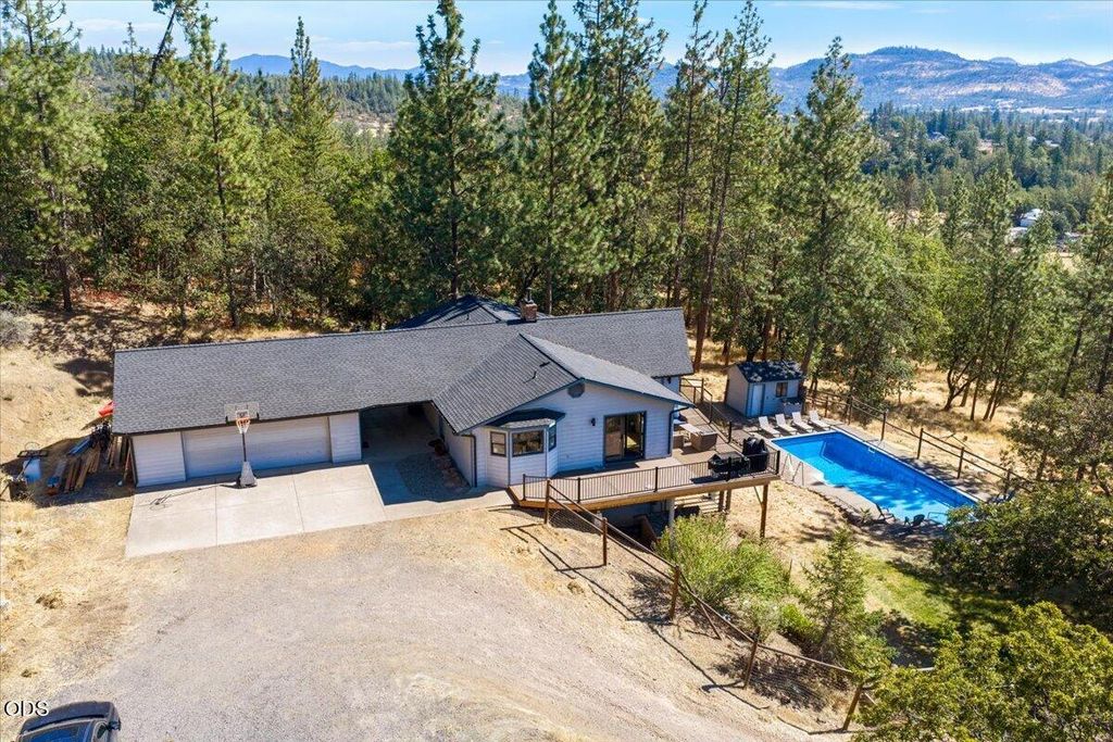 657 Greenleaf Drive, Eagle Point, OR 97524
