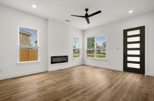 205 Grayson Street, Leonard, TX 75452