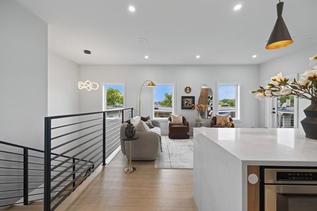 250 Bremen 8, Boston, MA 02128