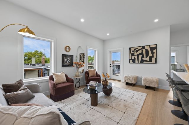 250 Bremen 8, Boston, MA 02128