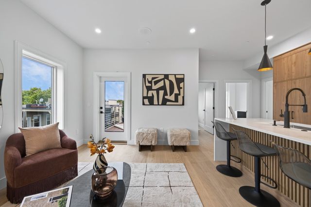 250 Bremen 8, Boston, MA 02128