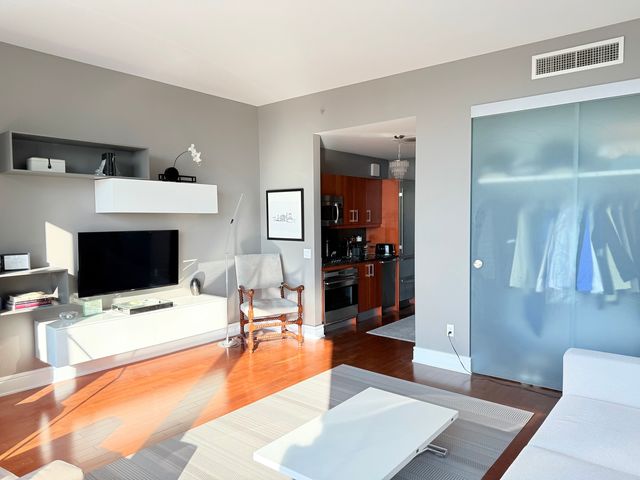 401 N Wabash Avenue 33B, Chicago, IL 60611