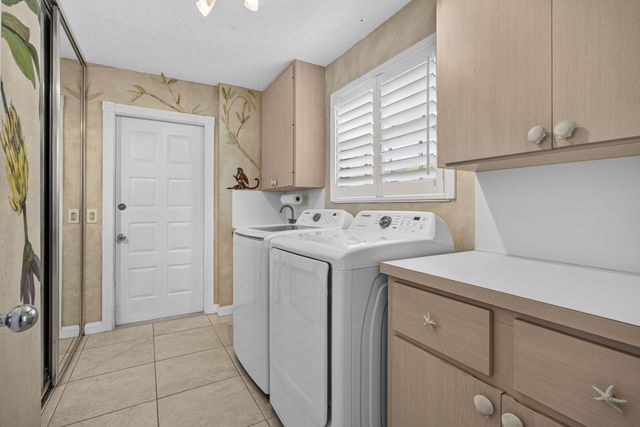 262 BRIER Circle, Jupiter, FL 33458