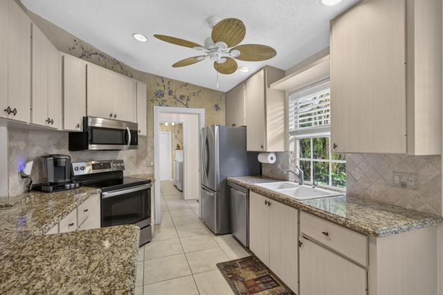 262 BRIER Circle, Jupiter, FL 33458