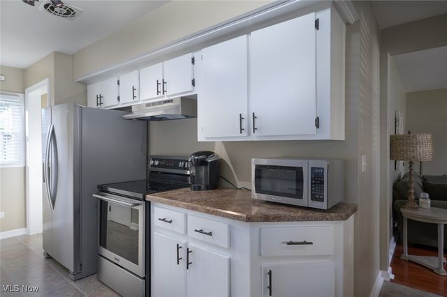 742 Dresden Drive, Hubbard, OH 44425