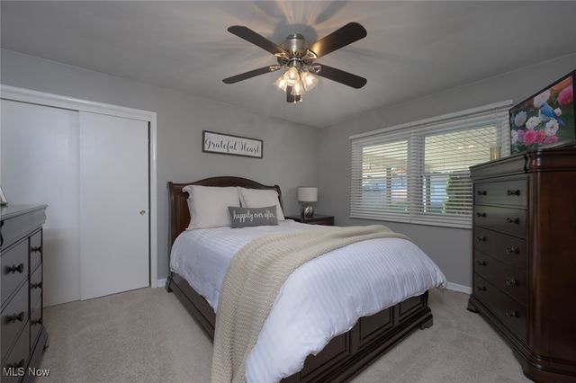 742 Dresden Drive, Hubbard, OH 44425