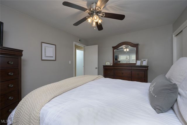 742 Dresden Drive, Hubbard, OH 44425