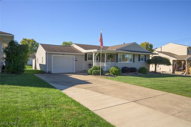 742 Dresden Drive, Hubbard, OH 44425