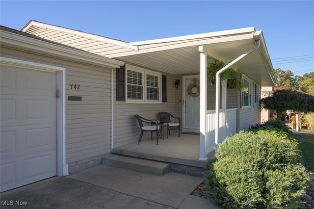 742 Dresden Drive, Hubbard, OH 44425