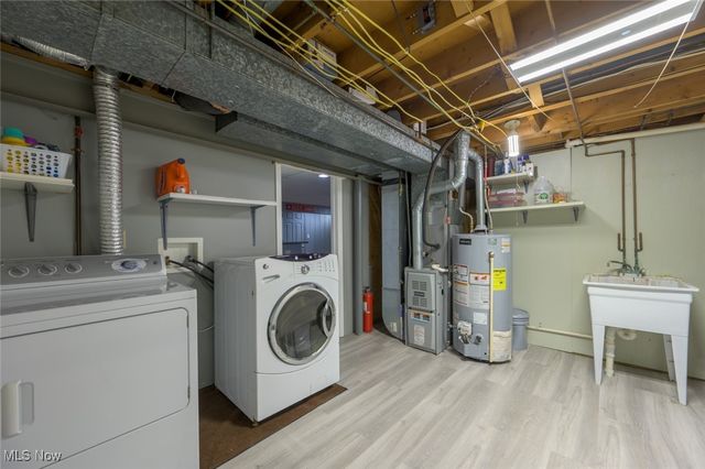 742 Dresden Drive, Hubbard, OH 44425