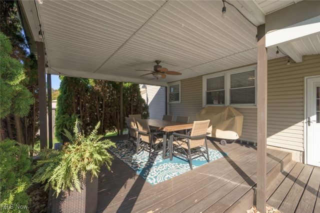 742 Dresden Drive, Hubbard, OH 44425