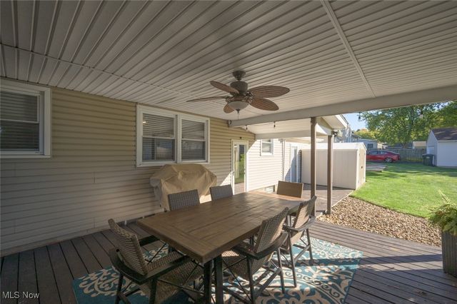 742 Dresden Drive, Hubbard, OH 44425