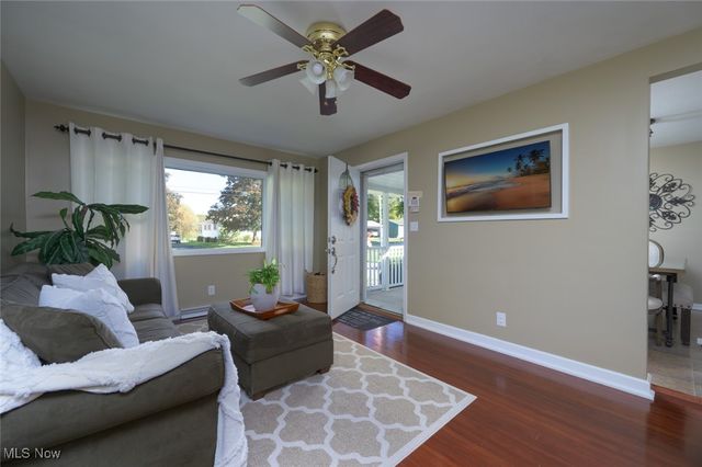 742 Dresden Drive, Hubbard, OH 44425