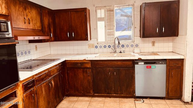 2050 W Amy Drive, Tucson, AZ 85705