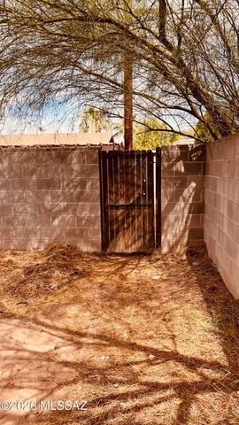2050 W Amy Drive, Tucson, AZ 85705