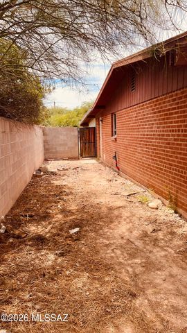 2050 W Amy Drive, Tucson, AZ 85705