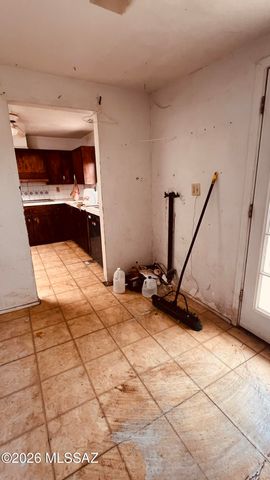 2050 W Amy Drive, Tucson, AZ 85705