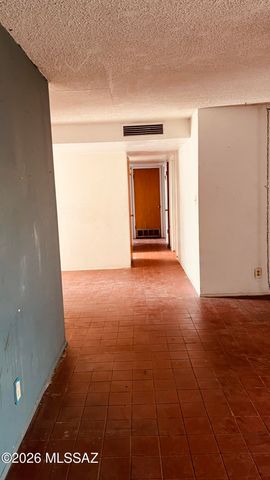 2050 W Amy Drive, Tucson, AZ 85705