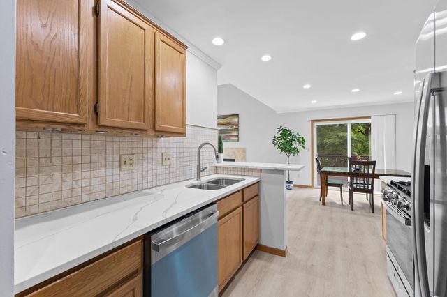 995 106th Lane NW 46, Coon Rapids, MN 55433