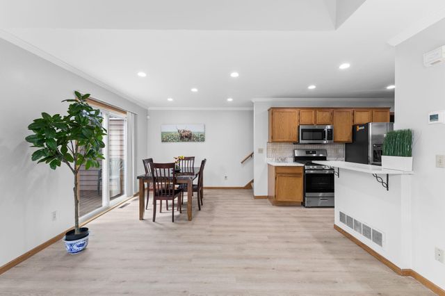 995 106th Lane NW 46, Coon Rapids, MN 55433