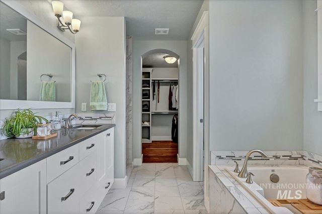 7713 S Wagons West Avenue, Boise, ID 83716