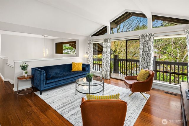 6700 81st Avenue SE, Mercer Island, WA 98040