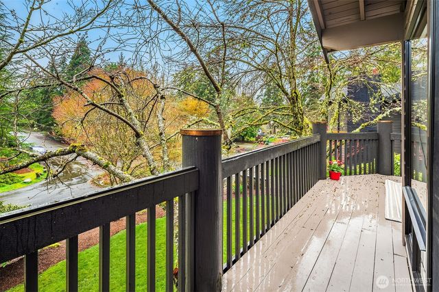 6700 81st Avenue SE, Mercer Island, WA 98040