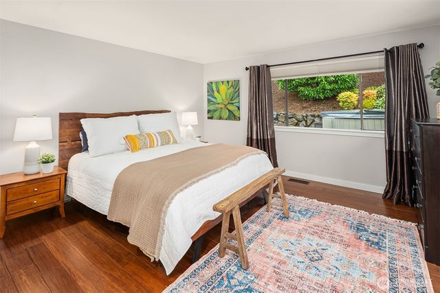 6700 81st Avenue SE, Mercer Island, WA 98040