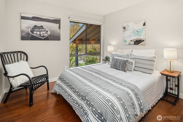 6700 81st Avenue SE, Mercer Island, WA 98040