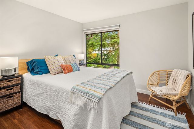6700 81st Avenue SE, Mercer Island, WA 98040
