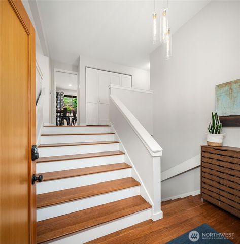 6700 81st Avenue SE, Mercer Island, WA 98040