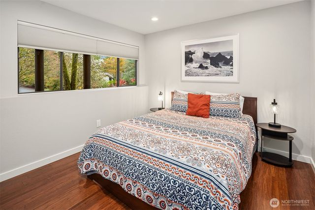 6700 81st Avenue SE, Mercer Island, WA 98040