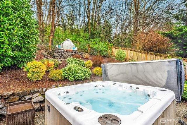 6700 81st Avenue SE, Mercer Island, WA 98040