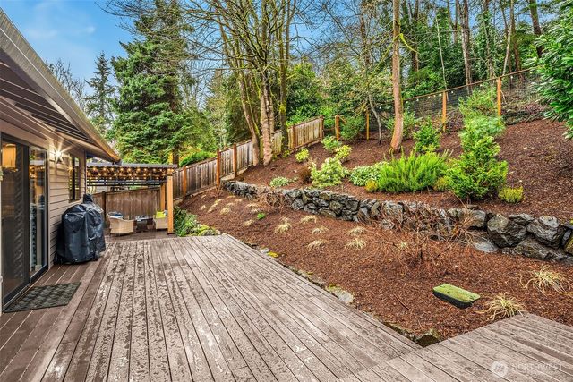 6700 81st Avenue SE, Mercer Island, WA 98040