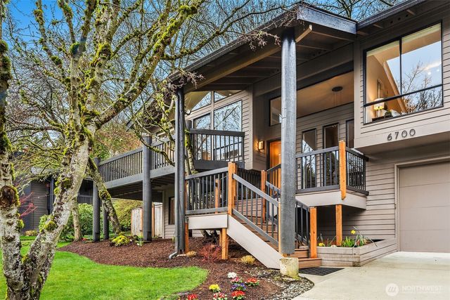 6700 81st Avenue SE, Mercer Island, WA 98040