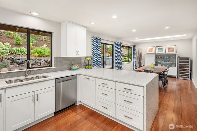 6700 81st Avenue SE, Mercer Island, WA 98040