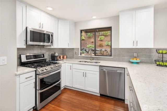 6700 81st Avenue SE, Mercer Island, WA 98040