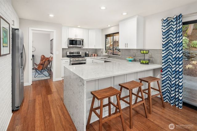 6700 81st Avenue SE, Mercer Island, WA 98040