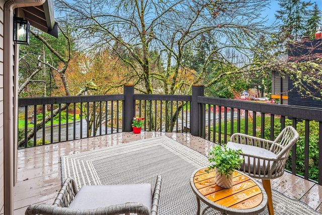 6700 81st Avenue SE, Mercer Island, WA 98040