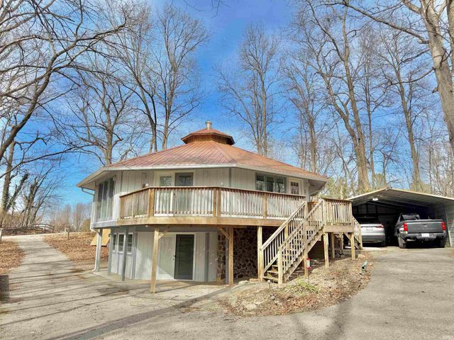 50 Woodlawn Village Drive, Mitchell, IN 47446
