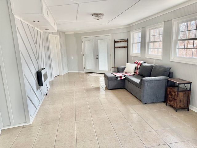 50 Woodlawn Village Drive, Mitchell, IN 47446