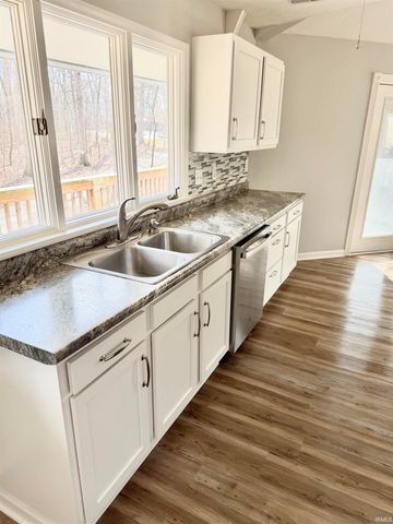 50 Woodlawn Village Drive, Mitchell, IN 47446