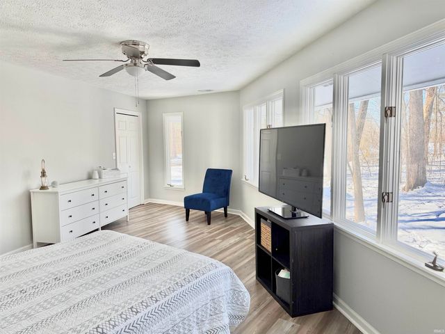 50 Woodlawn Village Drive, Mitchell, IN 47446