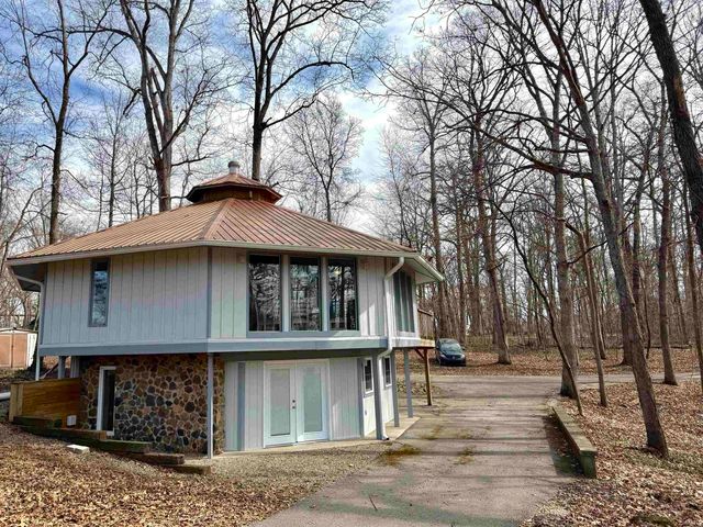 50 Woodlawn Village Drive, Mitchell, IN 47446