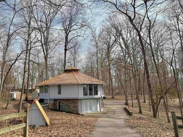 50 Woodlawn Village Drive, Mitchell, IN 47446