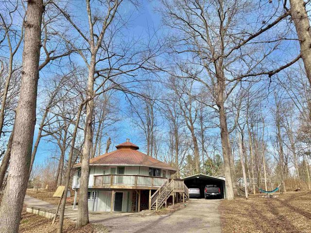 50 Woodlawn Village Drive, Mitchell, IN 47446